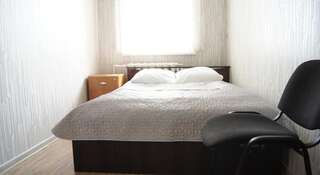 Гостиница Alyans Guest House Великий Новгород Двухместный номер эконом-класса с 1 кроватью и общей ванной комнатой-2